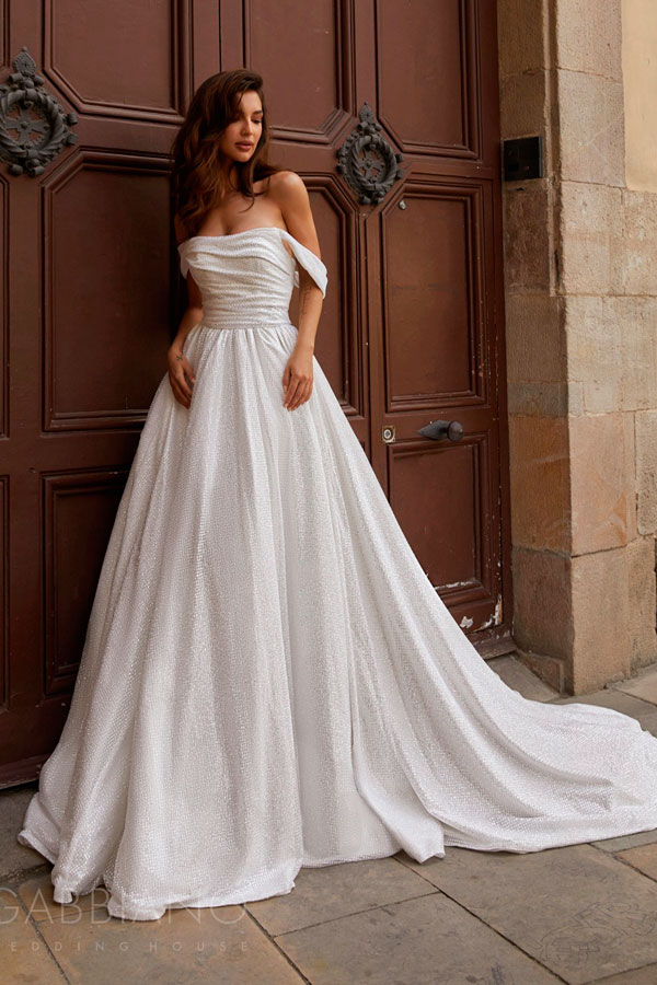 свадебное платье с декольте