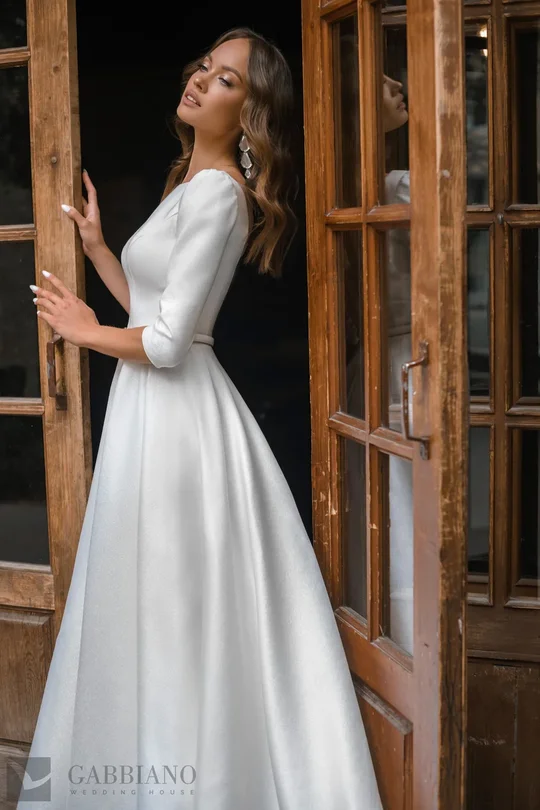 Свадебное платье Вита #2 А-силуэт, Закрытые, Простые, С рукавами, Со шлейфом