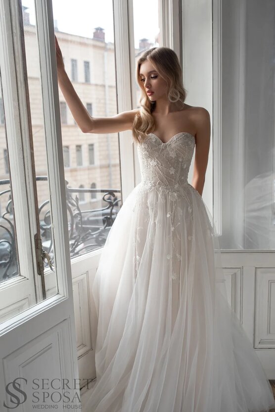 Модели свадебных платьев с вырезами — со скидками до 80% - ТЦ Вега (Москва)
