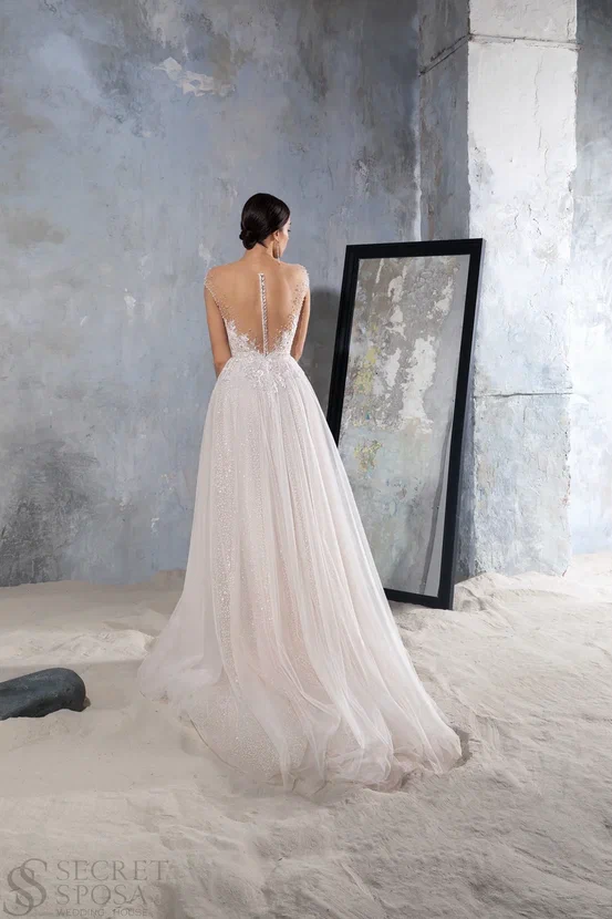Свадебное платье Ники А-силуэт, 2022 год, Блестящие, Простые, С открытой спиной, Со шлейфом