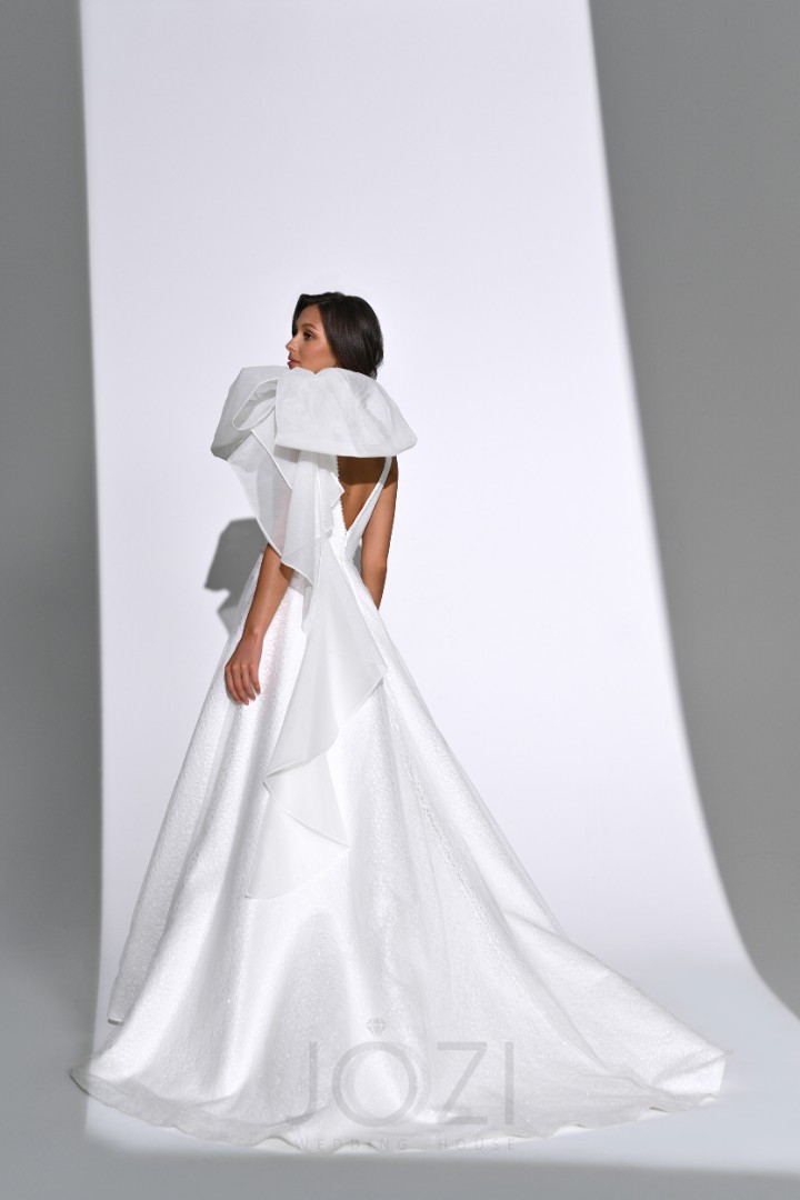 Свадебное платье Адина А-силуэт, 2022 год, Блестящие, С открытой спиной, Со шлейфом