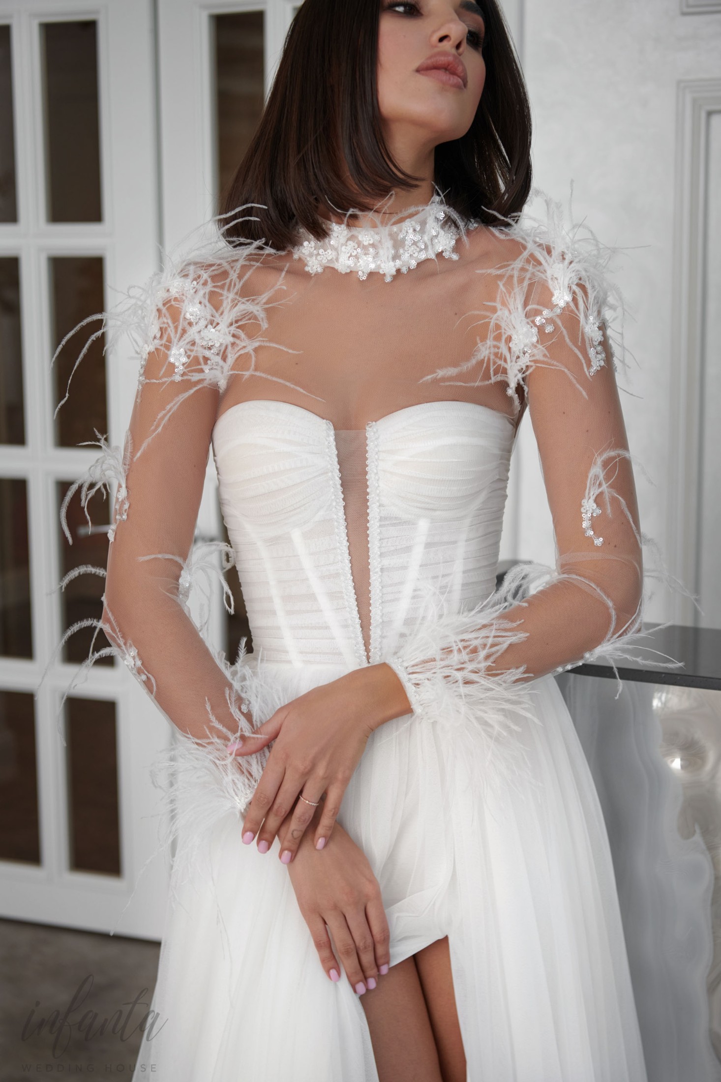 Свадебное платье Джессами , 2023 год, С перьями, Легкие, С разрезом, С рукавами