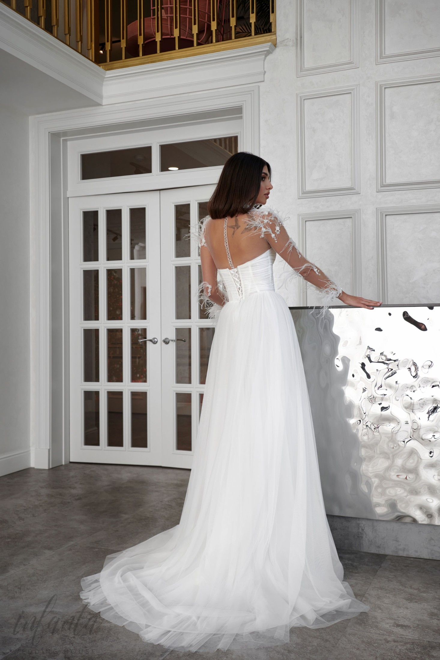 Свадебное платье Джессами , 2023 год, С перьями, Легкие, С разрезом, С рукавами